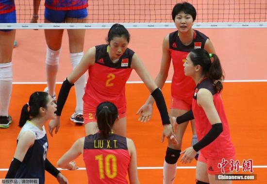 当地时间8月12日，里约奥运会女排小组赛第四轮，中国队0-3不敌塞尔维亚队。前三场比赛，中国队两胜一负，排名小组第二，已确定小组出线。