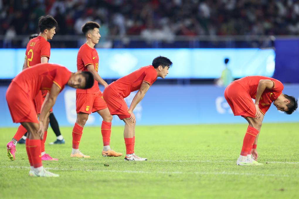 脚下技术更出众、出球速度更快的韩国队很快掌控了场上节奏